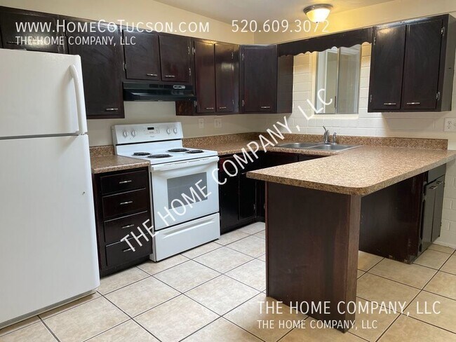 Foto del edificio - 1534 E Iowa- 2 Bedroom Townhome near Campb...