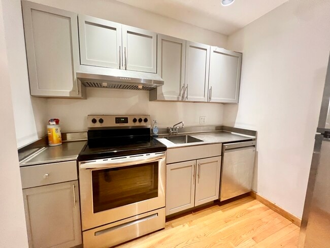 Building Photo - 5 Thacher Ct