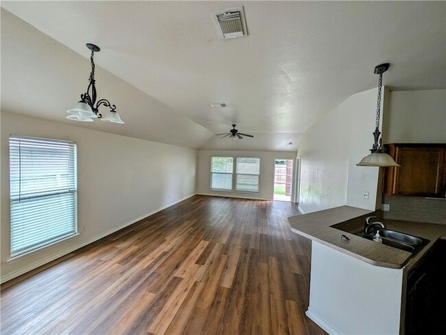Building Photo - 3910 Gibraltar Dr