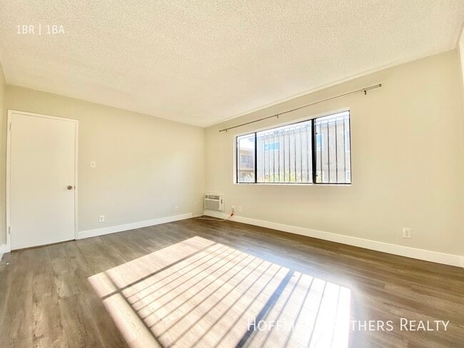 Building Photo - 981 Elden Ave