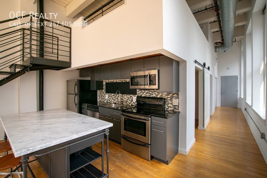 Primary Photo - Beautiful Industrial Style Loft in Prime C...