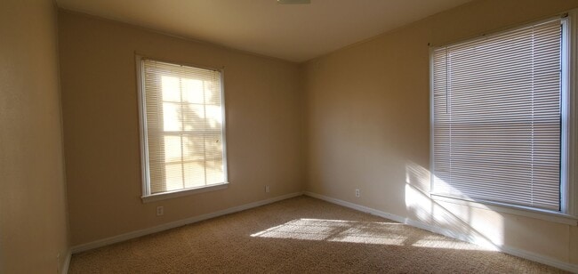 Building Photo - 2 Bedroom 1 Bath in Faith Village