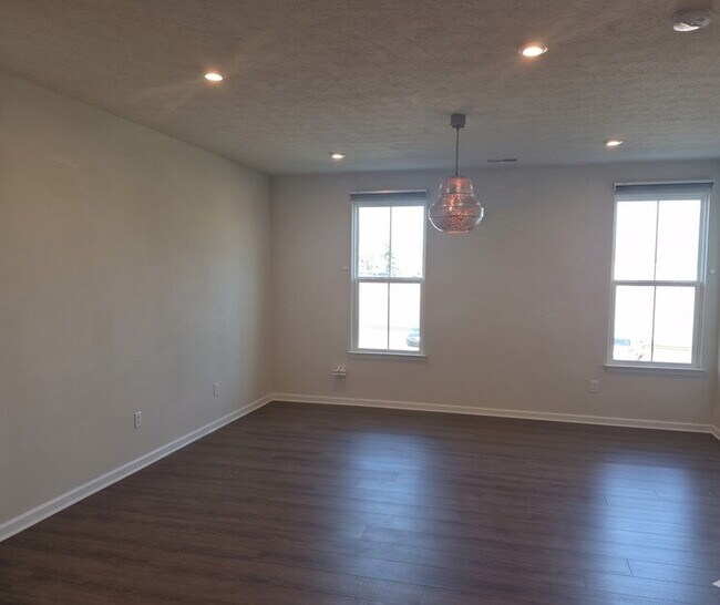 Foto del edificio - 18 Wentworth Ln