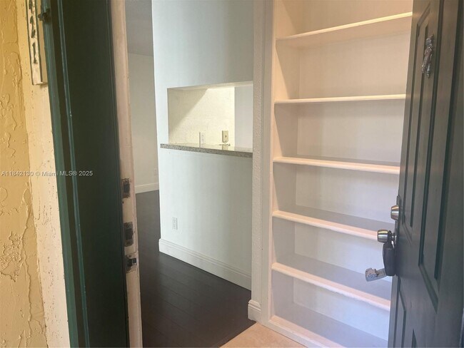 Foto del edificio - 949 Riverside Dr