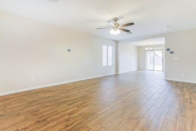 Foto del edificio - 2494 E Meadow Chase Dr