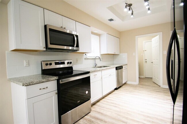 Foto del edificio - 9010 Arlington Forest Dr