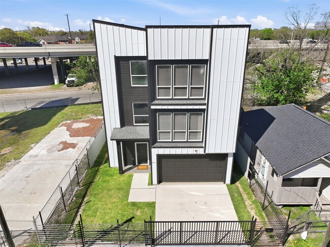 Building Photo - 3411 Nance St