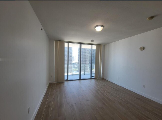 Building Photo - 1111 SW 1st Ave