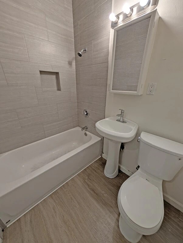 Building Photo - 6142 Eleanor Ave