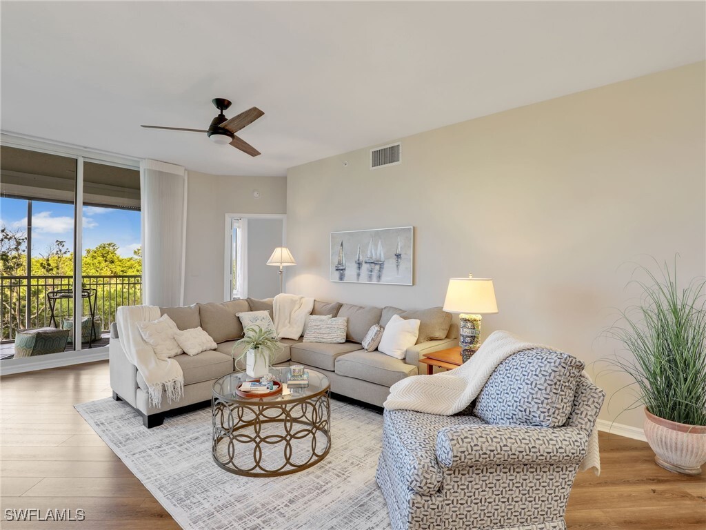 Foto principal - 1001 Arbor Lake Dr