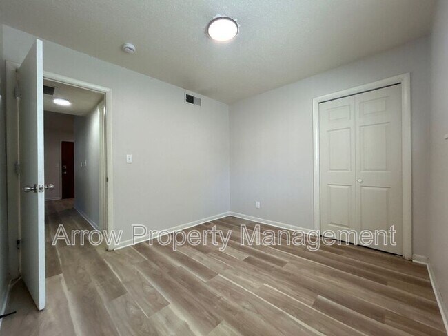 Foto del edificio - 1115 N College Dr