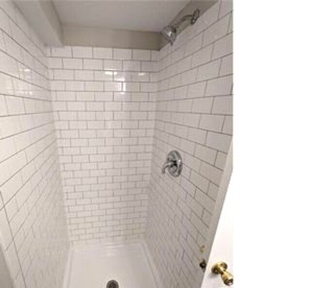 Foto del edificio - Quiet neighborhood in Dundalk 4 Bedroom Townhome