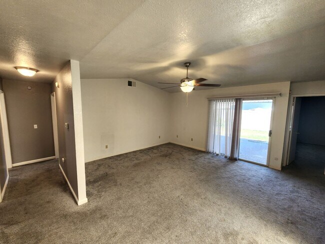 Foto del edificio - 2bd/2ba Sacramento Home in 55+ community