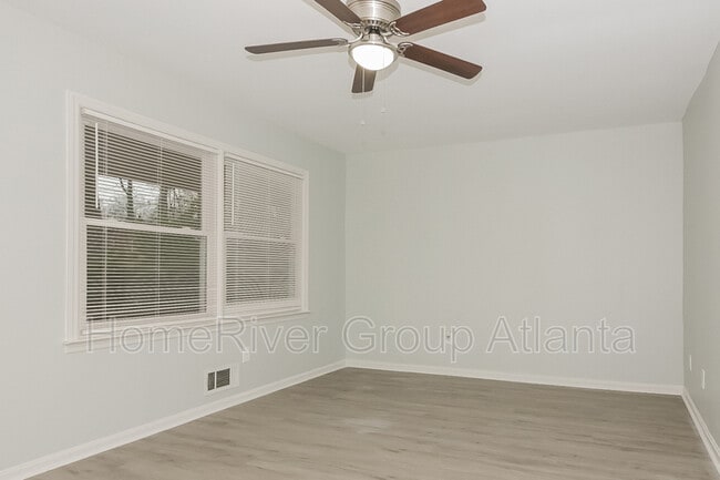 Building Photo - 506 Shady Ln Dr