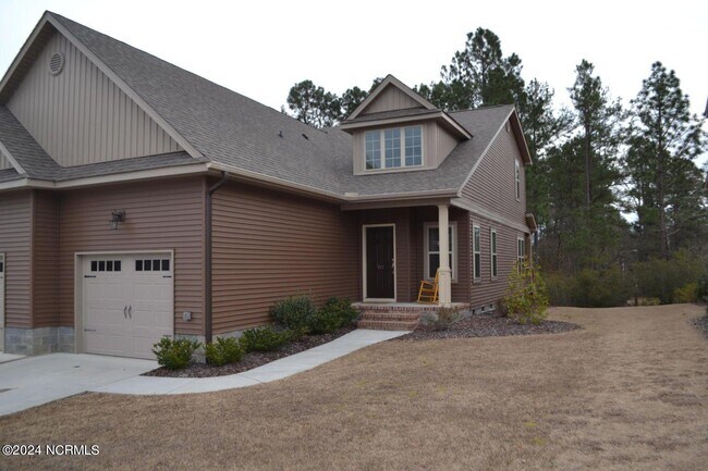 Foto del edificio - 112 Cypress Cir