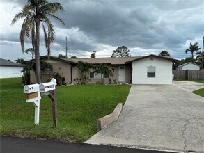 Building Photo - 1025 Falcon Rd