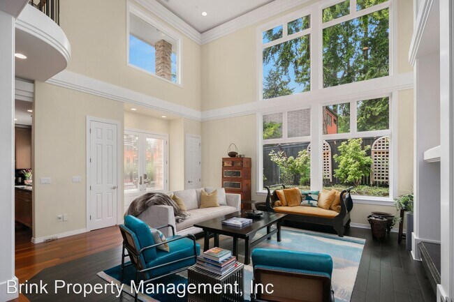Foto del edificio - 4 br, 3.5 bath House - 7646 N Mercer Way