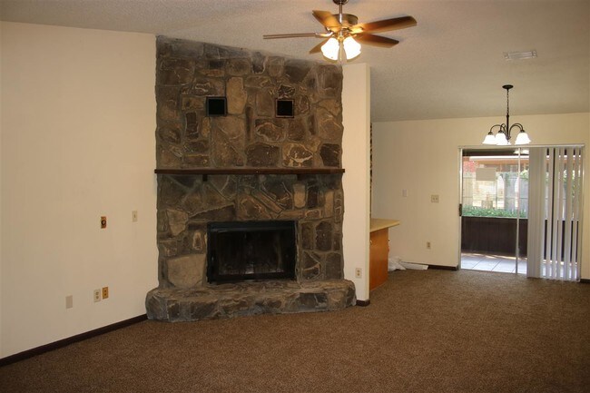 Building Photo - 364 Shamrock Rd