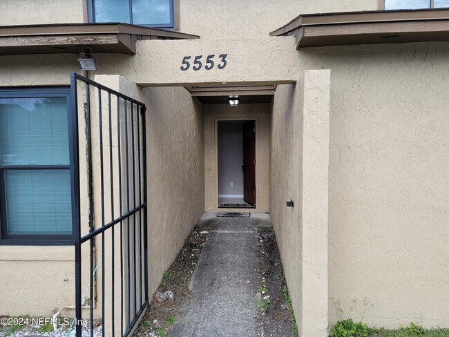 Foto del edificio - 5553 Greatpine Ln S