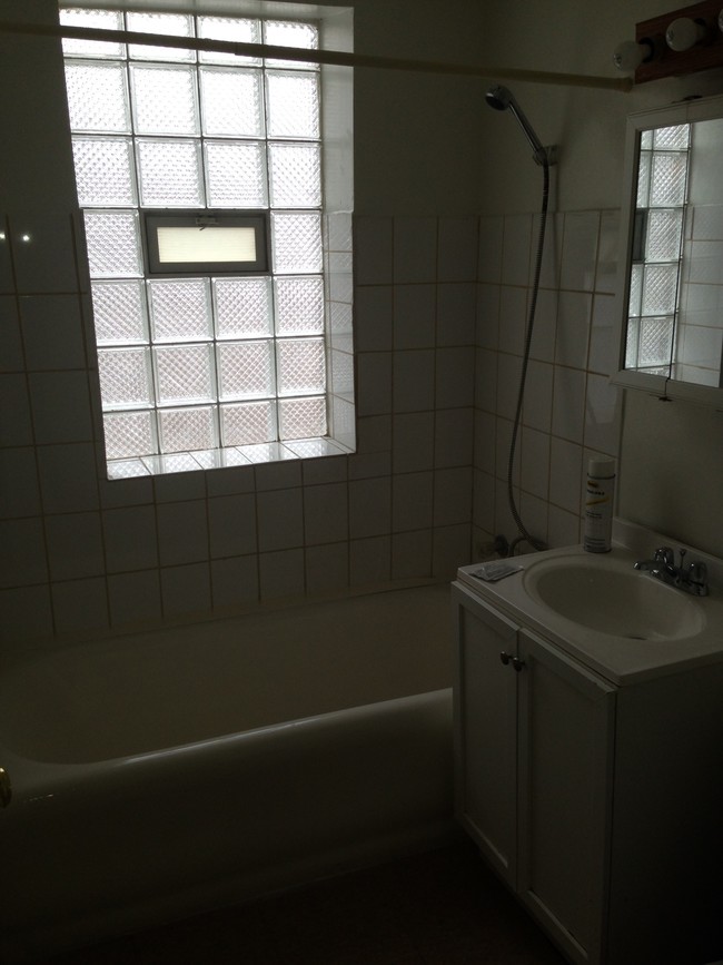 Foto del edificio - 929 W 83rd St