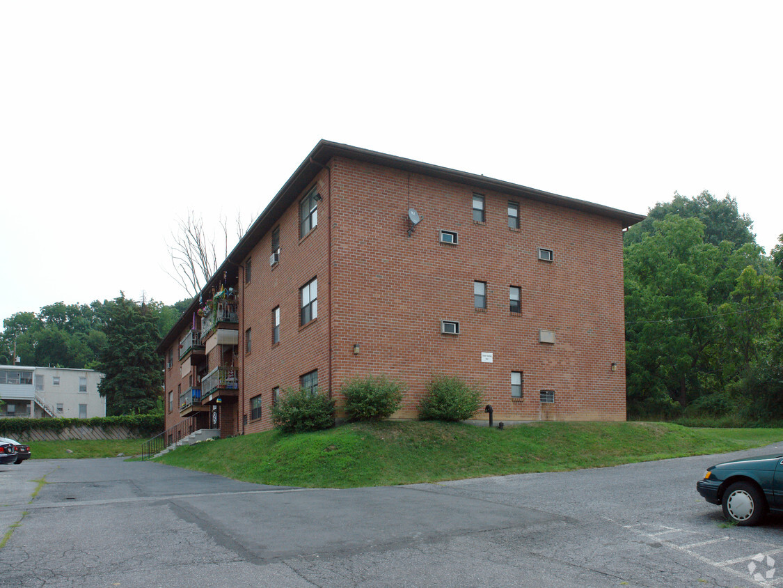 Building Photo - East Walnut Commons