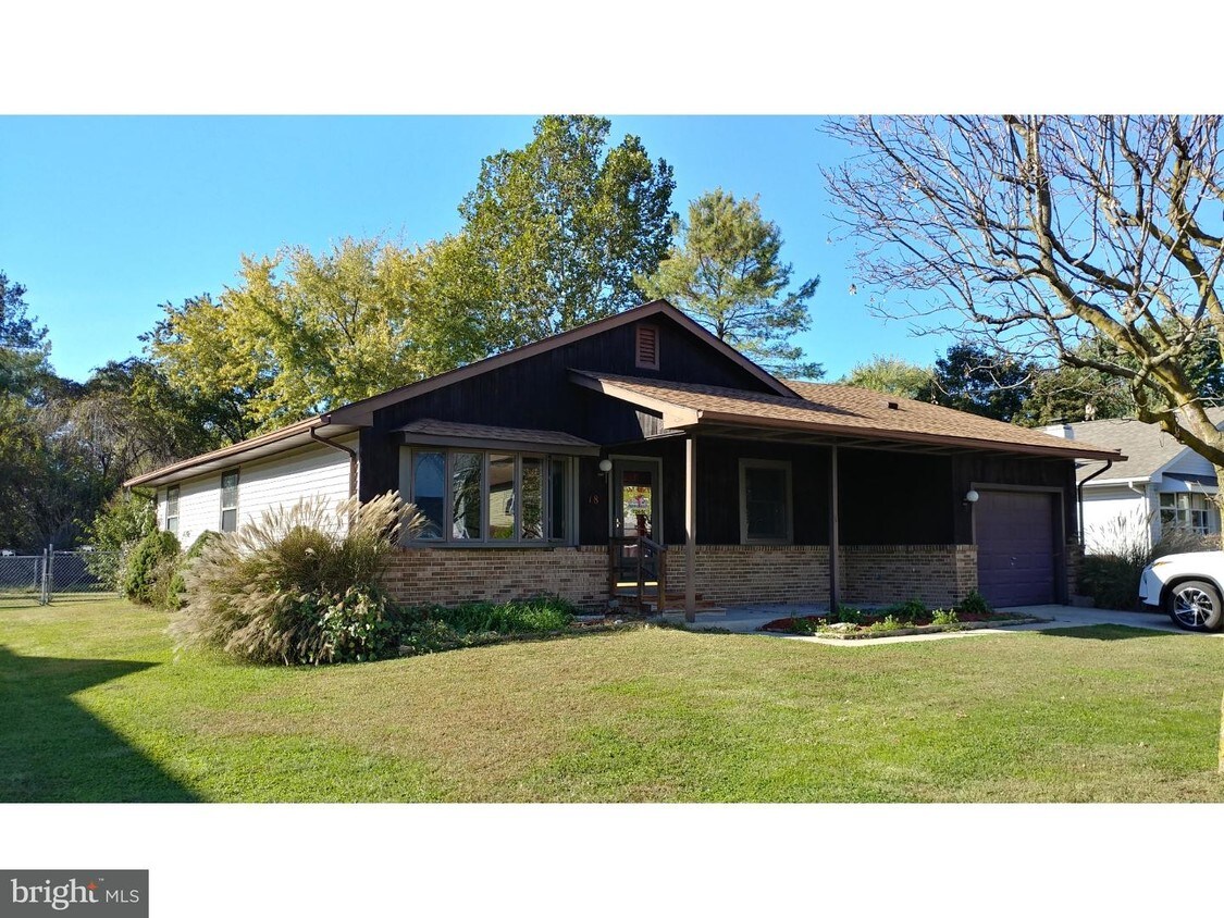 Foto principal - 18 Tudor Ct