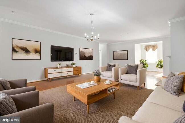 Foto del edificio - 13103 Christie Pl