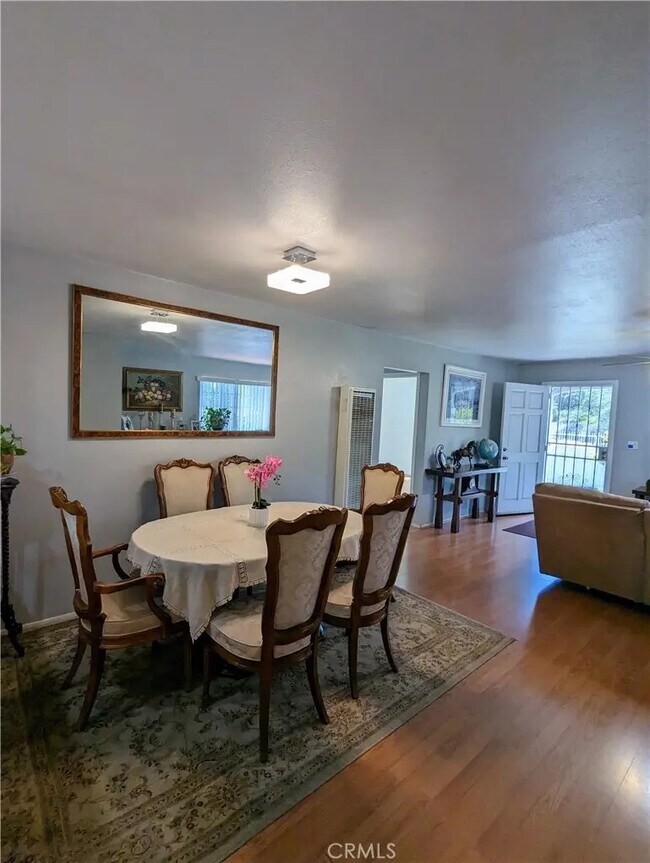 Foto del edificio - 2325 S Harcourt Ave