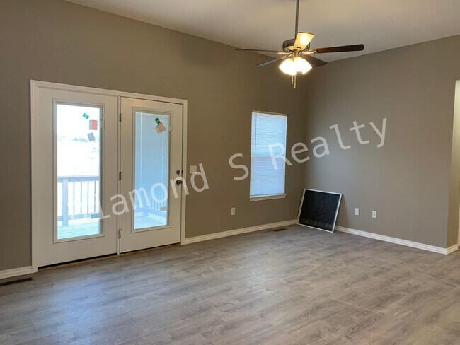 Foto del edificio - 5 Bedroom Home Located in Ozark!