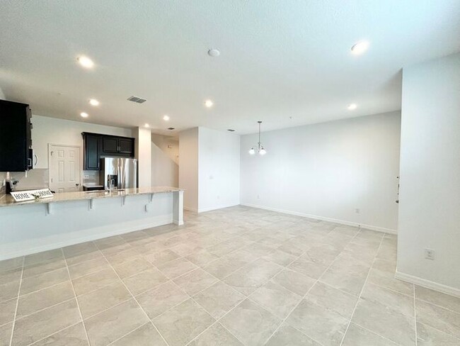 Foto del edificio - Luxurious 3/2.5 Modern Townhome with a Pri...