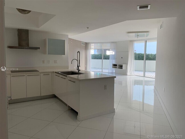 Building Photo - 150 Sunny Isles Blvd