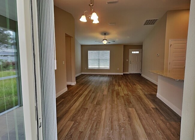 Foto del edificio - 8520 N Sussex Dr