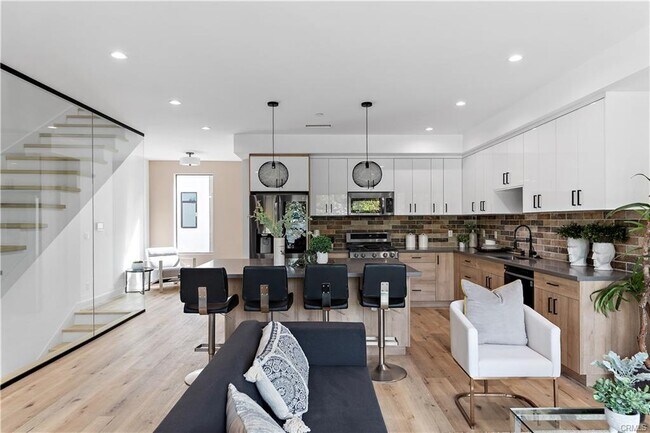 Foto del edificio - 11860 W Flower Ln