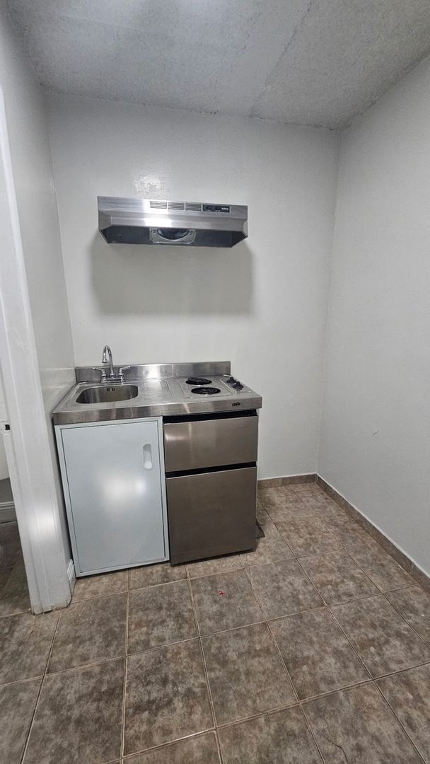 Building Photo - 6809 Baird Ave