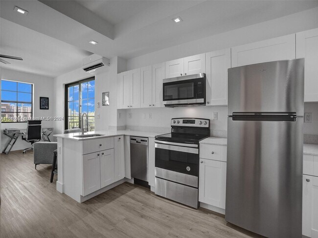 Building Photo - 4100 SW 64th Ave