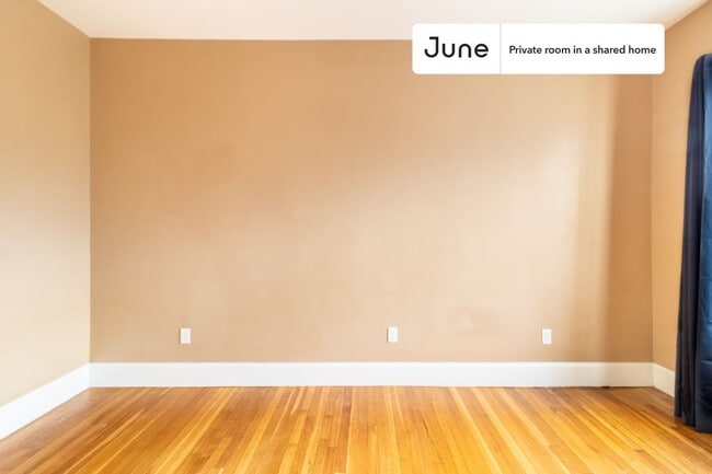 Building Photo - Room in Shared 4 bed/2 bath home