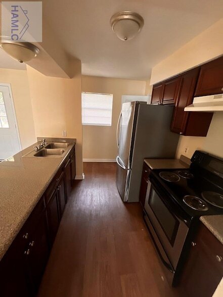 Building Photo - 928 Greenbriar Trial