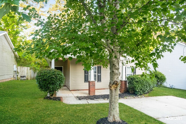 Building Photo - 689 Continental Dr