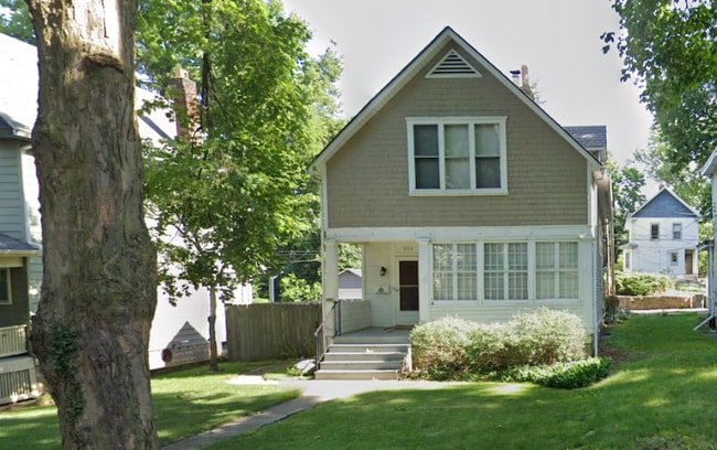 Building Photo - 208 E Northwood Ave