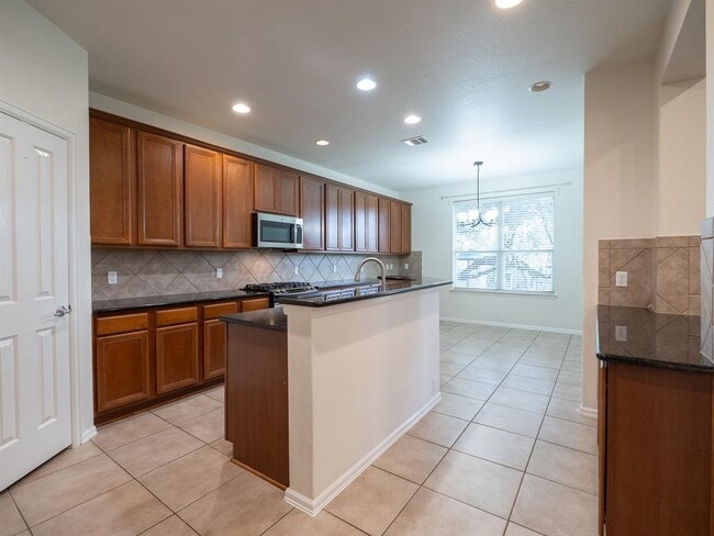 Foto del edificio - 572 Big Meadow Rd