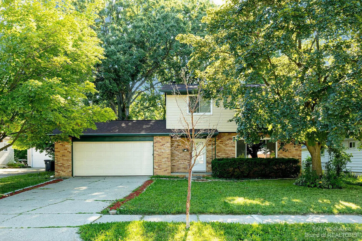 Primary Photo - 610 Archwood Dr