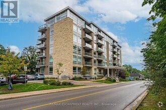 Building Photo - 479-479 Charlton Ave E