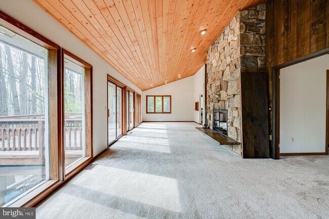 Foto del edificio - 1328 Potomac School Rd