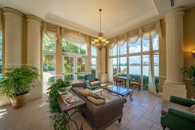 Foto del edificio - 17100 N Bay Rd