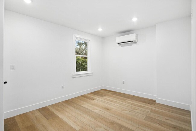 Photo - 962 E Locust Ave Apartment