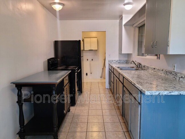Foto del edificio - 3428 W Harvard Ave