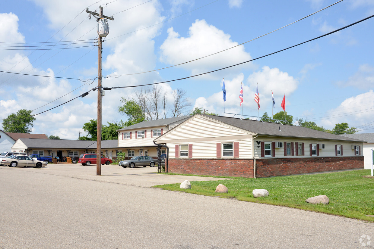 Primary Photo - Village Square Apartments