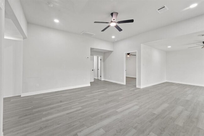 Building Photo - 1615 Hiller St