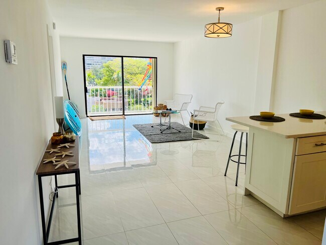 Foto del edificio - 1650 NE 115th St