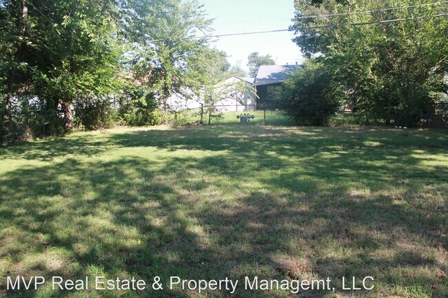 Building Photo - 3 br, 1.5 bath House - 401 E Wilson Dr